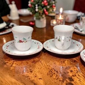 Farberware Babanovsky White Christmas Tea Cup &‎ Saucers, 4 Piece Vintage Set